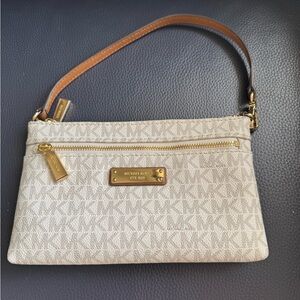 🟩 Michael Kors Logo Jet Set Wrislet